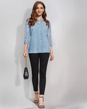 Floral Print V-Neck Top blue in color